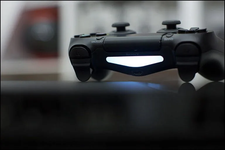 PS4 Controller White Light