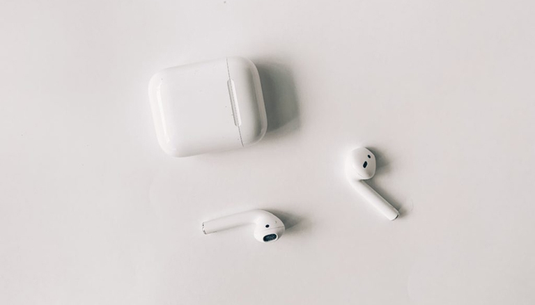 Airpods And Case