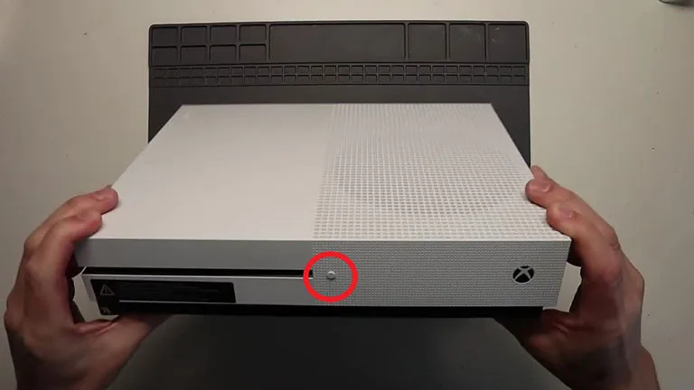 Press the Eject Button Simultaneously Press the Eject Button Simultaneously